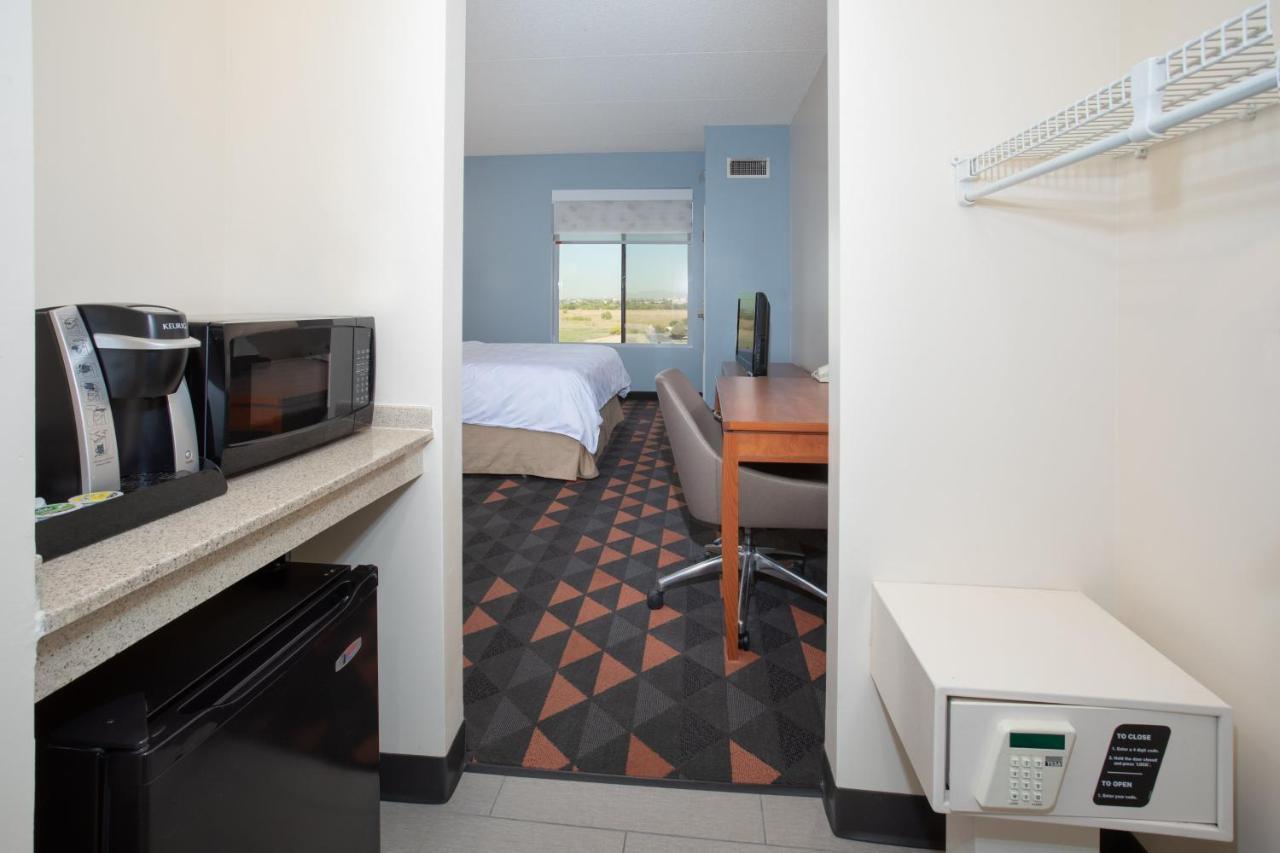 Holiday Inn & Suites Goodyear - West Phoenix Area By Ihg Exterior photo