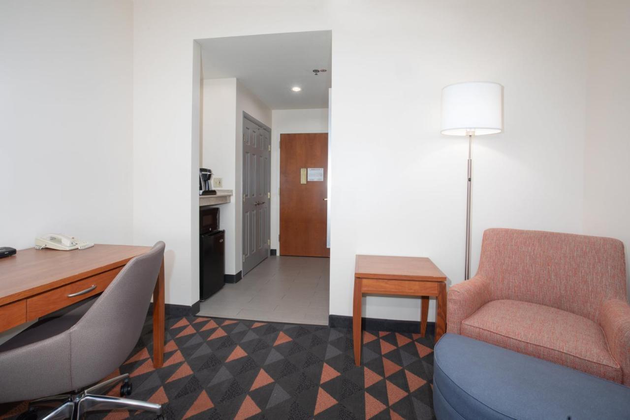 Holiday Inn & Suites Goodyear - West Phoenix Area By Ihg Exterior photo
