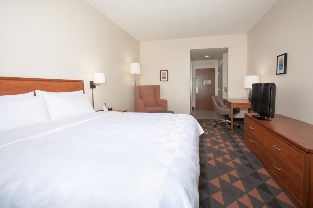 Holiday Inn & Suites Goodyear - West Phoenix Area By Ihg Exterior photo