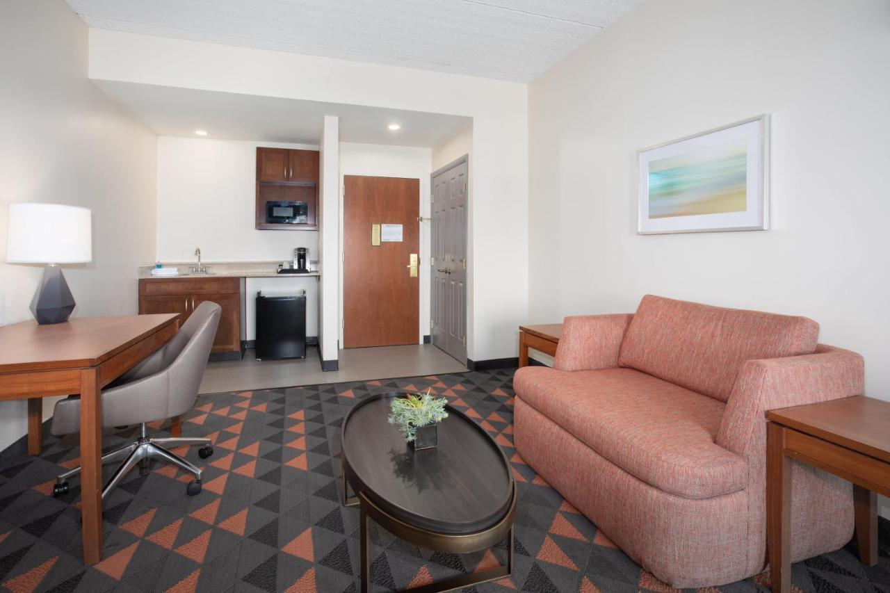 Holiday Inn & Suites Goodyear - West Phoenix Area By Ihg Exterior photo